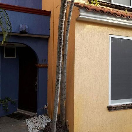 Cozy Townhouse In Great Location Apartment Cancún Exterior foto